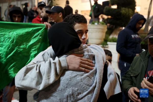 以色列释放第二批被关押人员 以色列释放第二批被关押人员