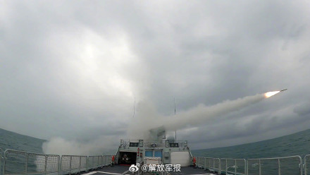 看现场！商丘舰铜仁舰海上练兵