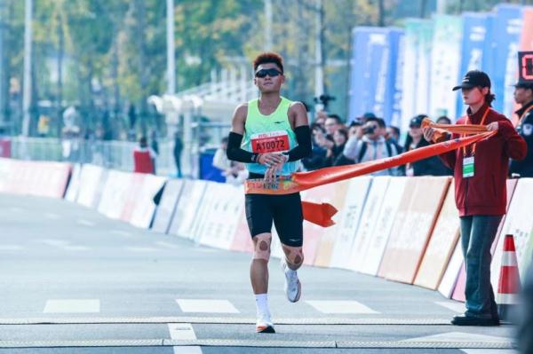 2023绍兴马拉松：男、女全马均破赛会纪录