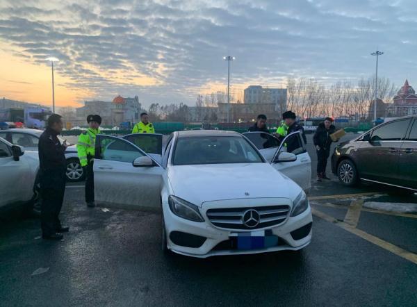 杀妻砍人！一男子作案后，开车逃往哈尔滨...