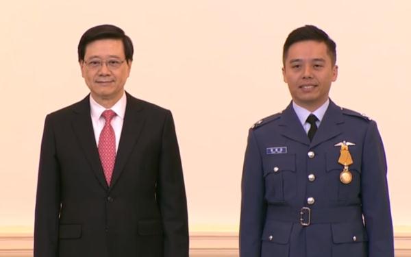 香港特区行政长官给一位厨师颁勋章! 香港特区行政长官给一位厨师颁勋章!