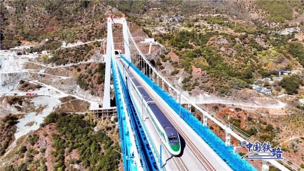 又一高铁，今日开通！