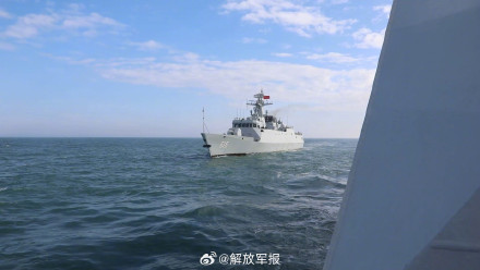 看现场！商丘舰铜仁舰海上练兵