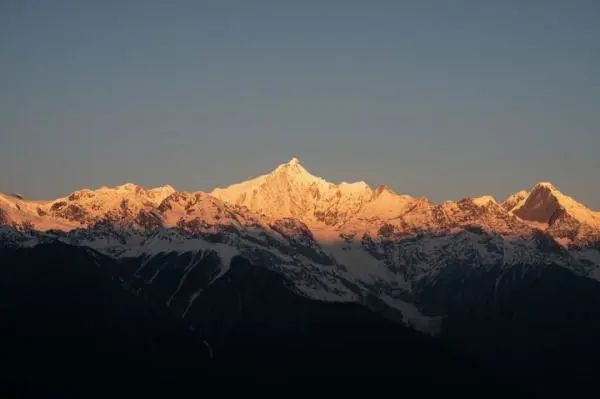 佛山“日照金山”火上热搜！官方：不建议自行前往
