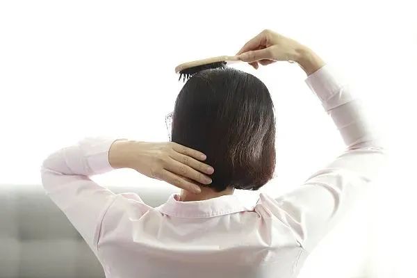 白发长在哪，病就从哪来吗？这3处尤其要注意！