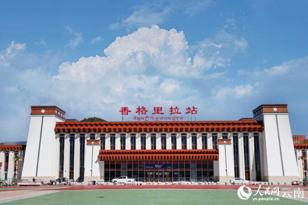 连接众多著名景区，这一高铁正式开通运营