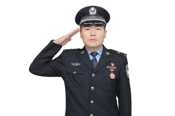 派出所里的“高富帅”是谁？