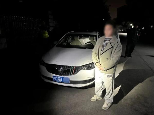 变造车牌，驾驶员还男扮女装……男子乔装当晚被上海警方抓获，原因哭笑不得