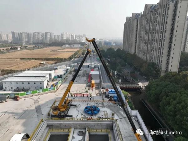 【提示】申通地铁：23号线迎来新进展 首台盾构顺利吊装下井