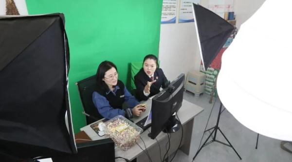 火爆!乡村电商直播间,检察官“带货”忙 火爆!乡村电商直播间,检察官“带货”忙