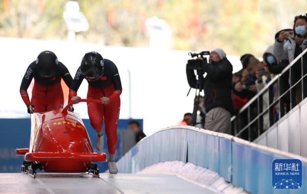 全冬会 | 怀明明/王璇获女子双人雪车冠军