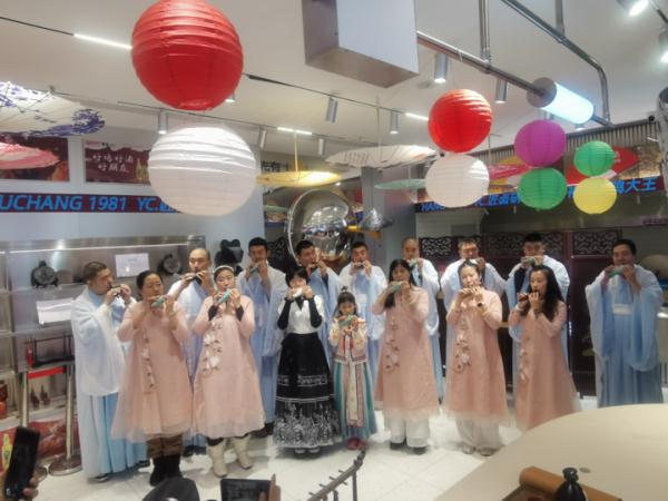 老街汉服秀 素雪伴红妆 老街汉服秀 素雪伴红妆