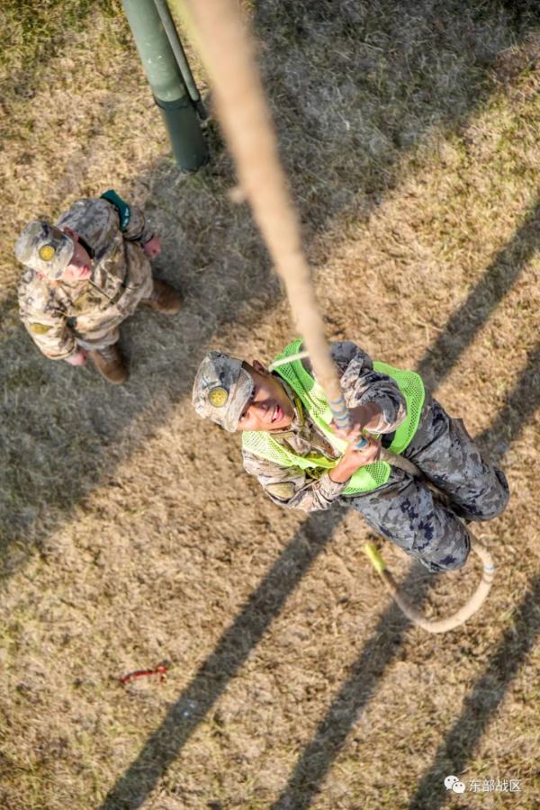 体能“特级”考评,看高手如何过招 体能“特级”考评,看高手如何过招