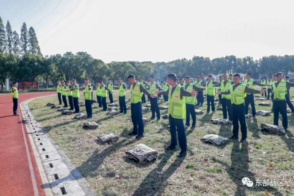 体能“特级”考评,看高手如何过招 体能“特级”考评,看高手如何过招