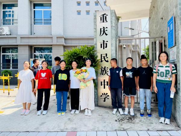 空军退役女大校，大凉山支教10年，她是来自重庆的最美索玛花