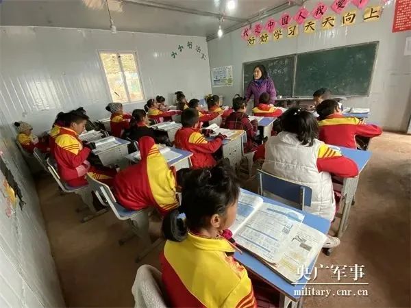 空军退役女大校，大凉山支教10年，她是来自重庆的最美索玛花