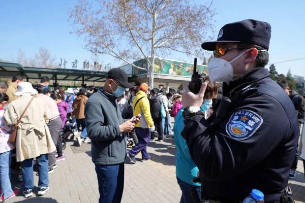 “70后收的,80后做的,90后解释的,00后送的!” “70后收的,80后做的,90后解释的,00后送的!”