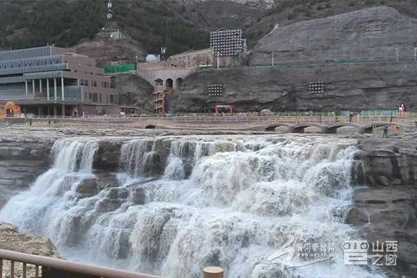 江山如画丨晴空洒雨浊浪如雪，壶口瀑布擦亮文旅名片