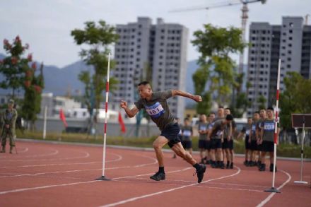 牛!51岁一级军士长体能也是特一级 牛!51岁一级军士长体能也是特一级