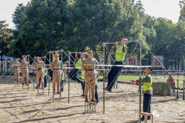 体能“特级”考评,看高手如何过招 体能“特级”考评,看高手如何过招