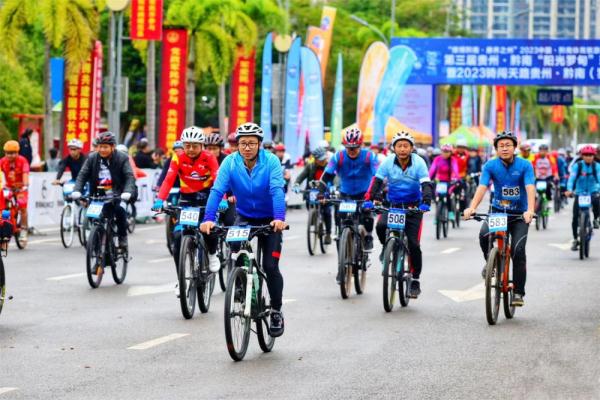 第三届贵州·黔南“阳光罗甸”环玉湖自行车赛开赛 第三届贵州·黔南“阳光罗甸”环玉湖自行车赛开赛