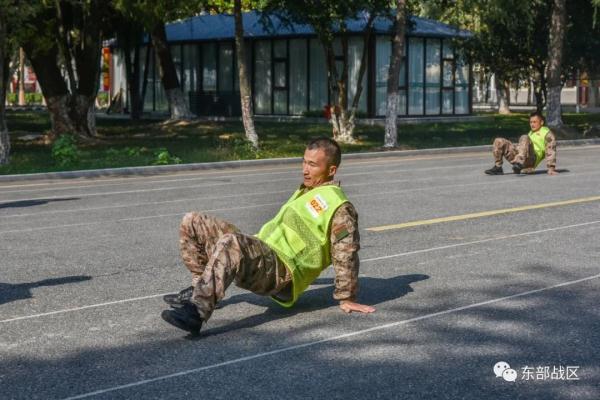 体能“特级”考评,看高手如何过招 体能“特级”考评,看高手如何过招