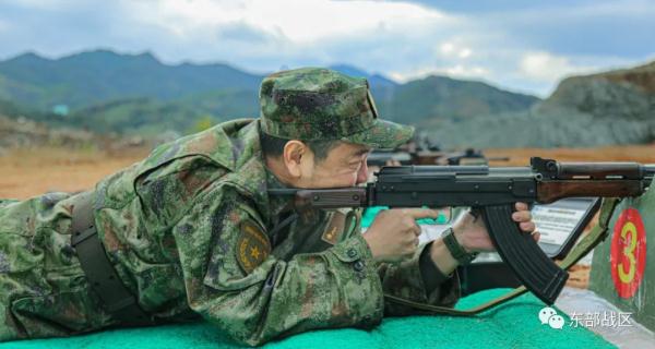 这场实弹射击考核,专武干部、基干民兵和民兵教练员都参加了 这场实弹射击考核,专武干部、基干民兵和民兵教练员都参加了