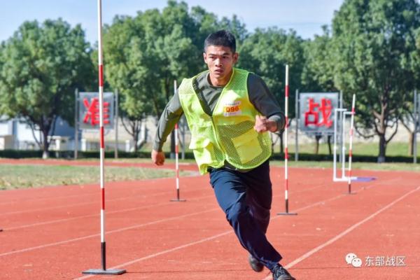 体能“特级”考评,看高手如何过招 体能“特级”考评,看高手如何过招