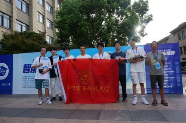 3男生“组团直博”上同一所高校，更巧的是……