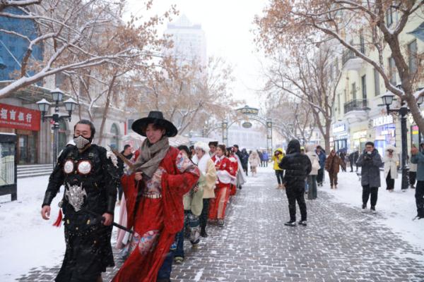 老街汉服秀 素雪伴红妆 老街汉服秀 素雪伴红妆