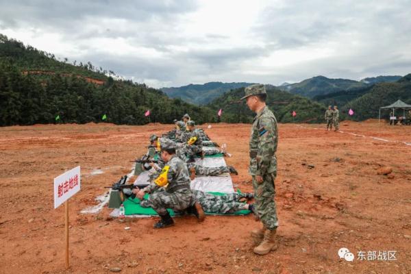 这场实弹射击考核,专武干部、基干民兵和民兵教练员都参加了 这场实弹射击考核,专武干部、基干民兵和民兵教练员都参加了