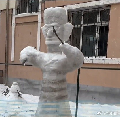 北方堆雪人已经卷成这样了吗？