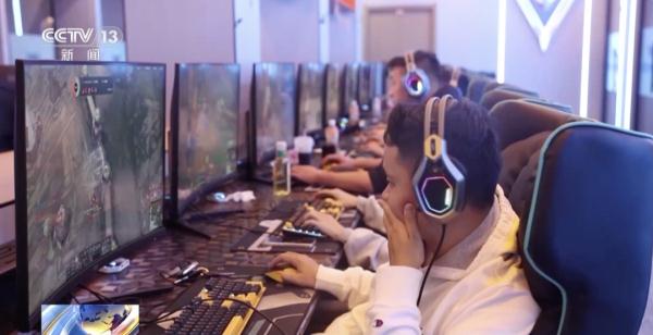 全国首例“AI游戏外挂”案告破!过程揭秘→ 全国首例“AI游戏外挂”案告破!过程揭秘→