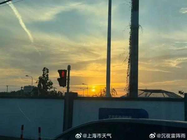 上海人注意:冷空气马上杀到!能早下班的尽量啊… 上海人注意:冷空气马上杀到!能早下班的尽量啊…