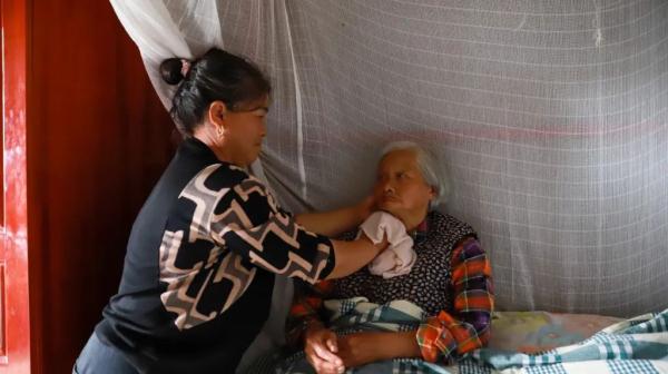 婆媳变“母女”!丈夫“走”后她带着婆婆改嫁 婆媳变“母女”!丈夫“走”后她带着婆婆改嫁