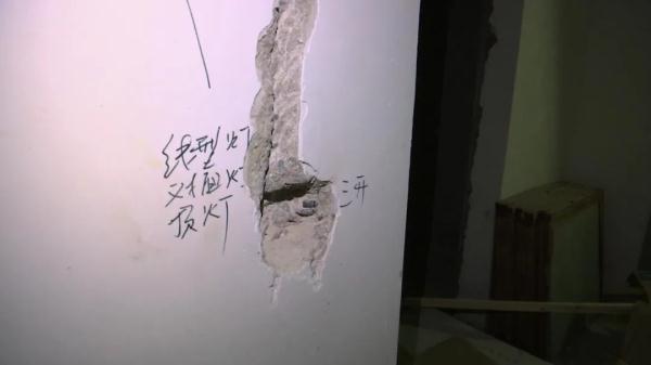 震惊!一楼住户挖地三尺DIY地下室,物管担心34楼建筑有隐患 震惊!一楼住户挖地三尺DIY地下室,物管担心34楼建筑有隐患