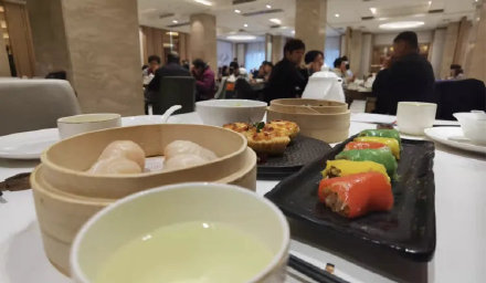 上海老字号年夜饭预订靠抢 多家老字号年夜饭一厢难求