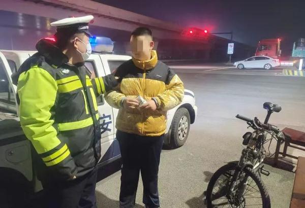 14岁男孩，骑行8小时从山东到河北，原来是……