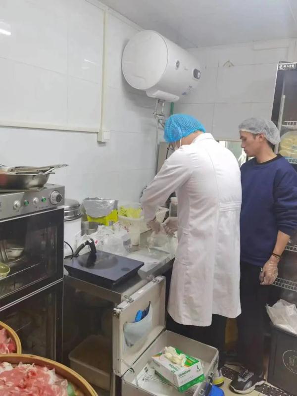 上海一火锅店用热水器冲调饮料,店主称70℃水没问题;黄浦区通报! 上海一火锅店用热水器冲调饮料,店主称70℃水没问题;黄浦区通报!