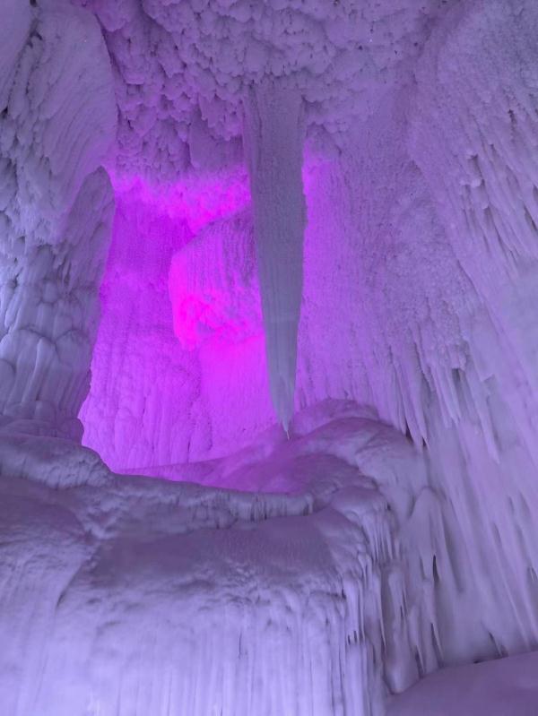 探访世界罕见超大冰洞群 四季结冰常年不化 探访世界罕见超大冰洞群 四季结冰常年不化