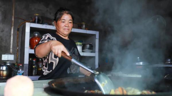 婆媳变“母女”!丈夫“走”后她带着婆婆改嫁 婆媳变“母女”!丈夫“走”后她带着婆婆改嫁