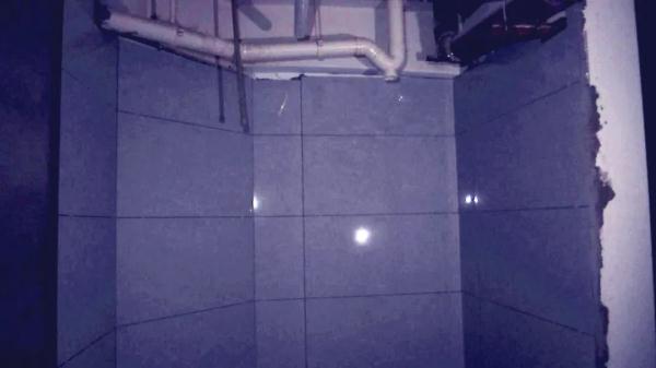 震惊!一楼住户挖地三尺DIY地下室,物管担心34楼建筑有隐患 震惊!一楼住户挖地三尺DIY地下室,物管担心34楼建筑有隐患