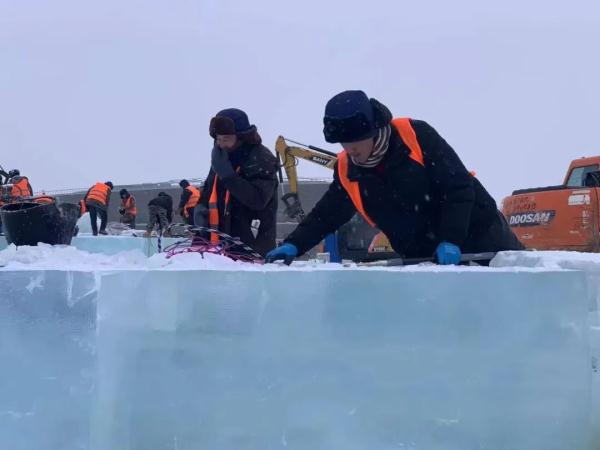 主塔已完成50%！冰雪大世界建设驶入“快车道”