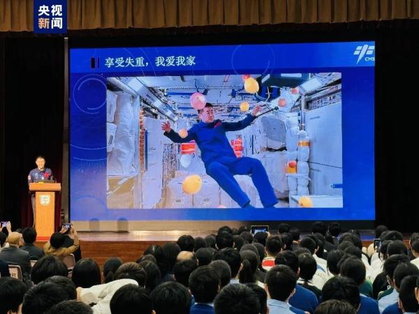“能在太空拍到香港，也是件很幸福的事”