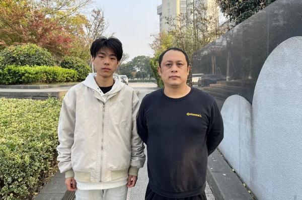 “您稍等，我先抓个小偷！”
