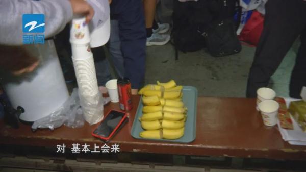 风雨无阻!他们每周相约杭州西湖边,都是为了… 风雨无阻!他们每周相约杭州西湖边,都是为了…