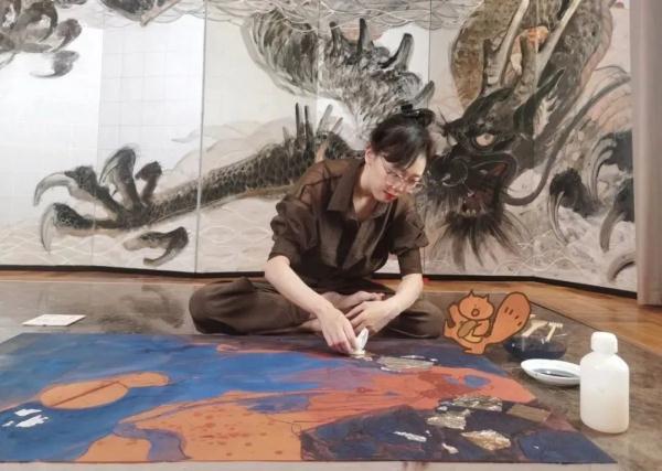 要画画先采矿？这个冷门技艺被她带火，成品惊艳......