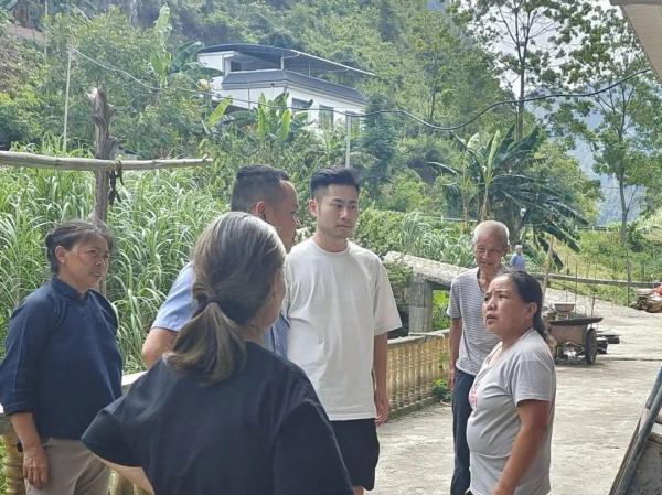 恭喜，他们领证了！