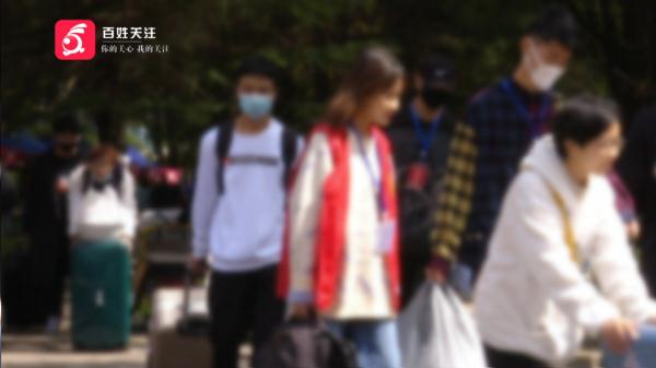 “他上头有人!”家长花8万“托关系”择校,苦等4个月后… “他上头有人!”家长花8万“托关系”择校,苦等4个月后…