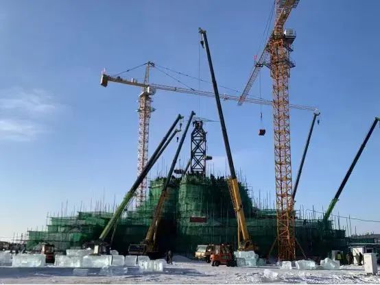 主塔已完成50%！冰雪大世界建设驶入“快车道”